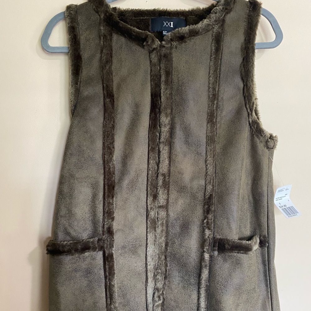 FAUX FUR VEST - FOREVER 21